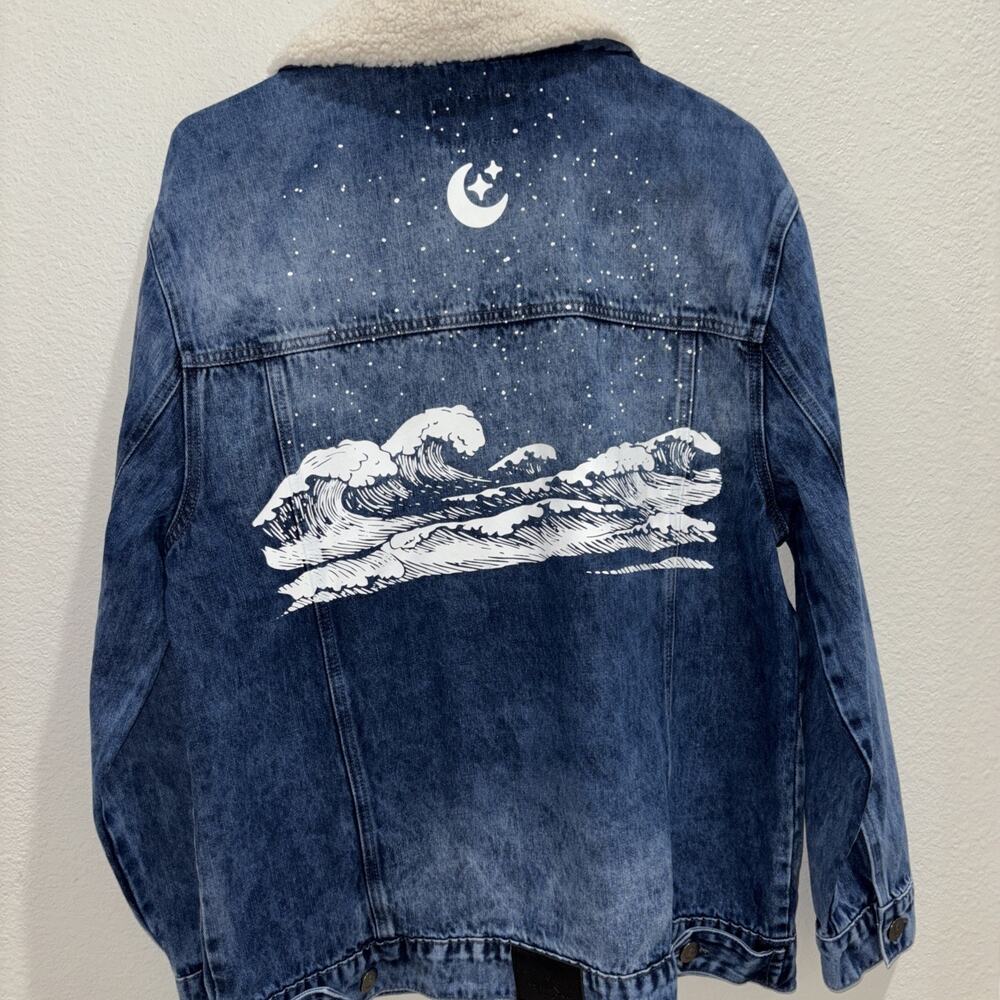 NWOT Men Revolt Tubbo Blue Denim Jacket Size Large, Removable Collar Ocean Decal